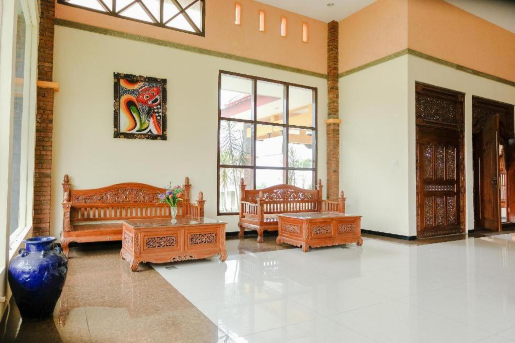Capital O 892 Grand Pujon View Hotel And Resort باتو المظهر الخارجي الصورة